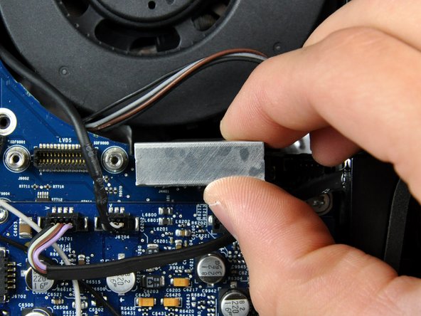 iMac Intel 20" EMC 2133 and 2210 Optical Drive Fan Replacement: crwdns2935265:013crwdnd2935265:02crwdnd2935265:02crwdne2935265:0