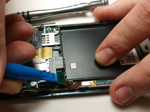 LG Optimus L9 P769 Teardown: step 11, image 2 of 3