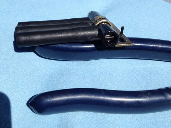 Repairing Mercedes W123 Door Lock Master Vacuum Switch: crwdns2935265:07crwdnd2935265:02crwdnd2935265:03crwdne2935265:0