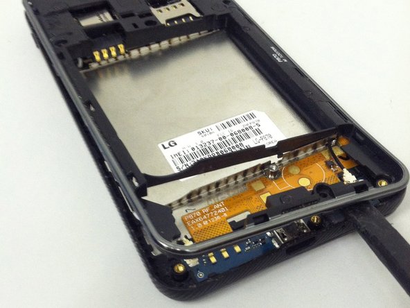 LG Escape (p870) Rear Camera Replacement: шаг 6, изображение 2 из 3