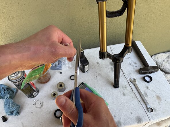 Fox32 Mountain Bike Front Air Suspension Fork Seal and Oil Replacement: étape 42, image 3 de 3