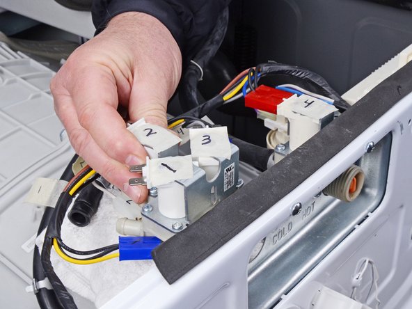 LG WM3050CW Inlet Valve Assembly Replacement, Remove the inlet valve assembly: crwdns2935265:014crwdnd2935265:02crwdnd2935265:03crwdne2935265:0