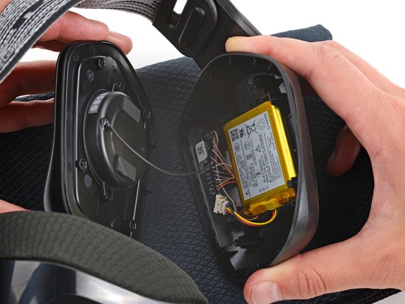 Logitech G733 Wireless Headset Battery Replacement, Move the speaker housing: crwdns2935265:05crwdnd2935265:02crwdnd2935265:03crwdne2935265:0