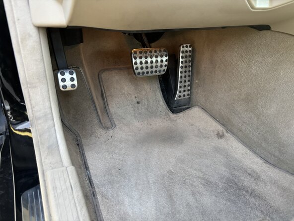 2007-2014 Mercedes-Benz C-Class (W204) Engine Air Filter Replacement, Engine Air Filter: step 1, image 1 of 3