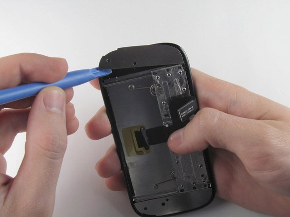 Disassembling Motorola Cliq LCD Shield Plate: crwdns2935265:015crwdnd2935265:02crwdnd2935265:03crwdne2935265:0