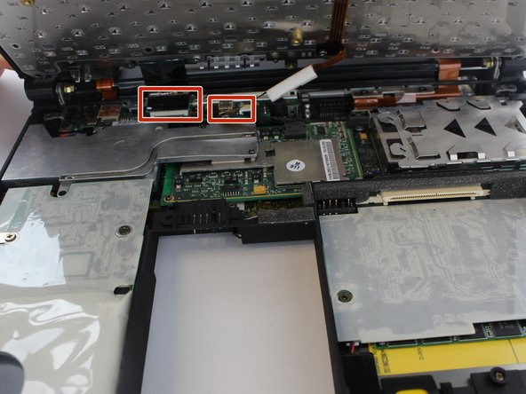 IBM ThinkPad 600E Display Replacement: crwdns2935265:08crwdnd2935265:03crwdnd2935265:03crwdne2935265:0