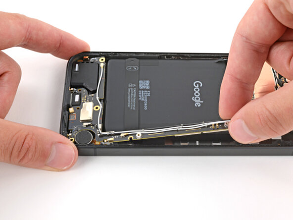 Google Pixel 9a Logic Board Replacement, Free the bottom edge of the logic board: passo 22, immagine 2 di 3