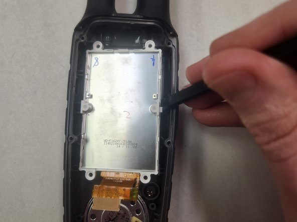 Garmin Rino 650 Screen Replacement, Remove the Screen: crwdns2935265:012crwdnd2935265:02crwdnd2935265:03crwdne2935265:0