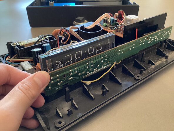 1976 General Electric Clock Radio Teardown: crwdns2935265:05crwdnd2935265:03crwdnd2935265:03crwdne2935265:0