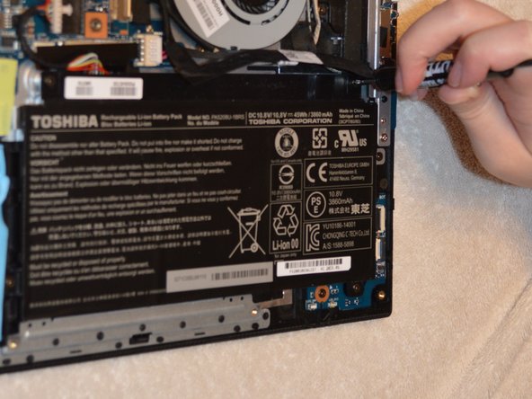 Toshiba Satellite E45DW-C4210  Battery  Replacement: crwdns2935265:05crwdnd2935265:02crwdnd2935265:02crwdne2935265:0