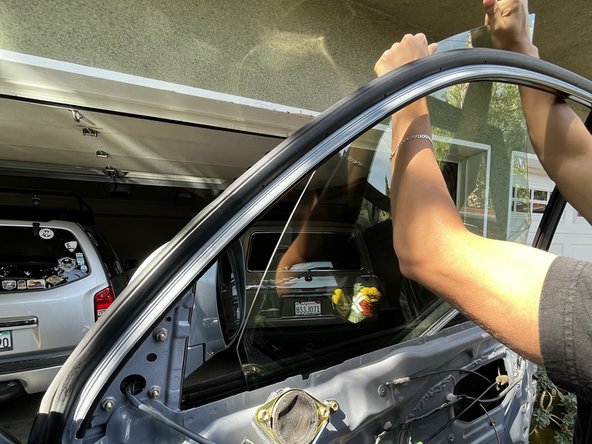 2004 Toyota 4Runner Passenger Side Window Replacement: crwdns2935265:07crwdnd2935265:02crwdnd2935265:02crwdne2935265:0