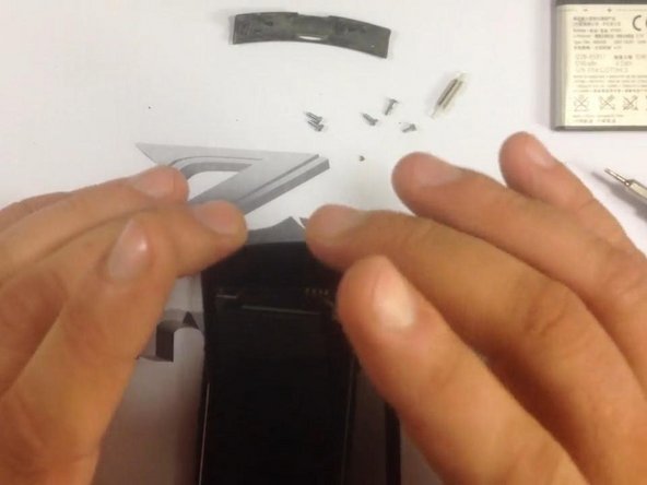 Sony Ericsson Vivaz (U5) Digitizer Replacement: step 5, image 2 of 3