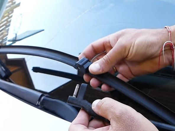 2012 BMW 3 Series Windshield Wiper Replacement: crwdns2935265:04crwdnd2935265:02crwdnd2935265:02crwdne2935265:0