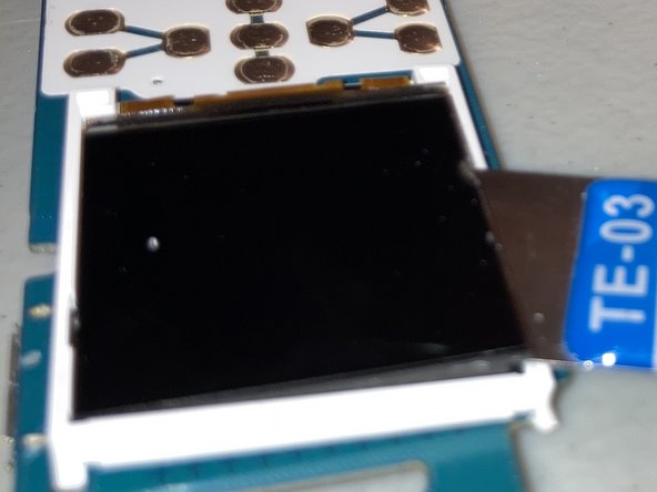 Samsung GT-E1205Q Teardown, Screen: crwdns2935265:06crwdnd2935265:02crwdnd2935265:03crwdne2935265:0