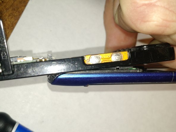 Samsung SGH-A777 Teardown, Remove more screws: step 6, image 2 of 3