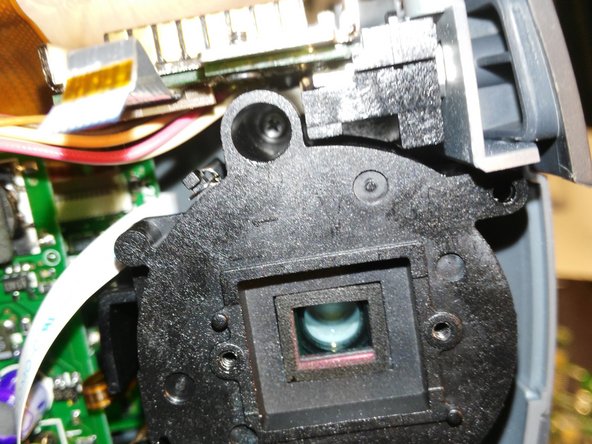 Kodak DX3500 Digital Camera  Teardown, Lens + Peephole unit: crwdns2935265:06crwdnd2935265:02crwdnd2935265:03crwdne2935265:0