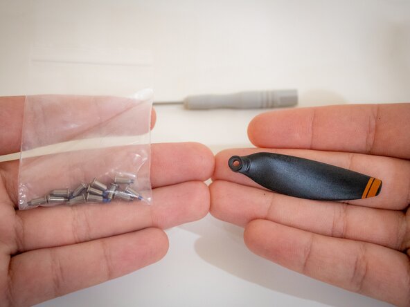DJI Mini 2 SE Propeller Replacement: crwdns2935265:04crwdnd2935265:02crwdnd2935265:02crwdne2935265:0