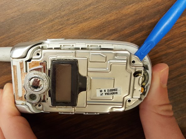 Motorola V400 Camera Replacement: crwdns2935265:04crwdnd2935265:02crwdnd2935265:03crwdne2935265:0