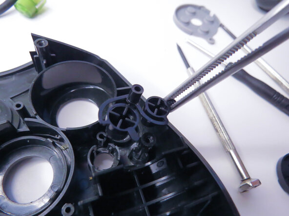 Xbox Controller S Buttons Replacement Guide, Buttons: paso 7, imagen 3 de 3