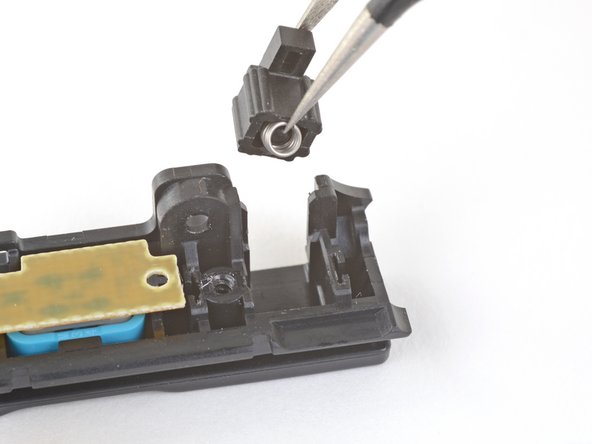 Joy-Con Buckle Lock Replacement, Remove the buckle lock: crwdns2935265:08crwdnd2935265:03crwdnd2935265:03crwdne2935265:0