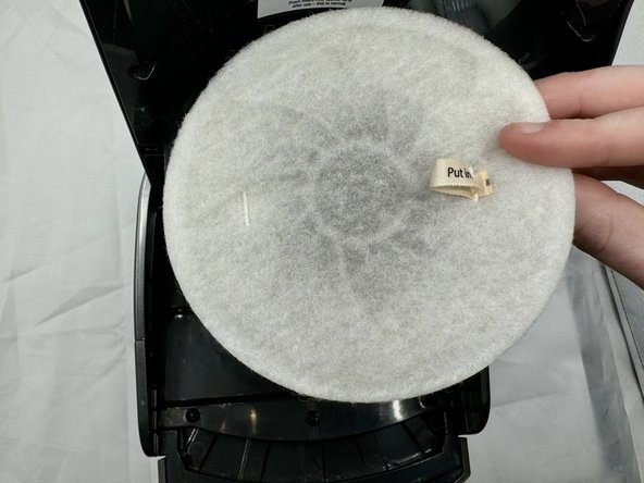Shark Apex DuoClean Powered Lift Away AZ1002 Foam and Felt Filters Replacement: passo 4, immagine 2 di 2