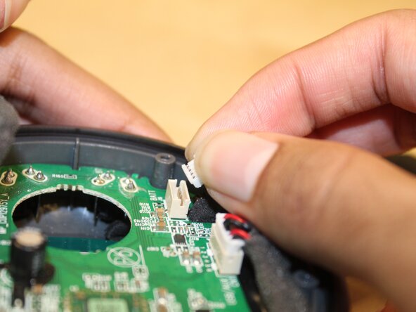 JBL Clip 3 Micro-USB Charging Port Replacement: step 4, image 2 of 3