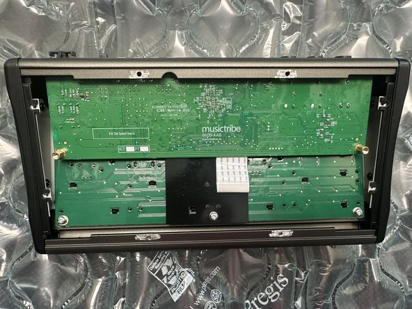 Behringer Powerplay P16-HQ Disassembly, Remove the Bottom Plate: crwdns2935265:02crwdnd2935265:02crwdnd2935265:02crwdne2935265:0