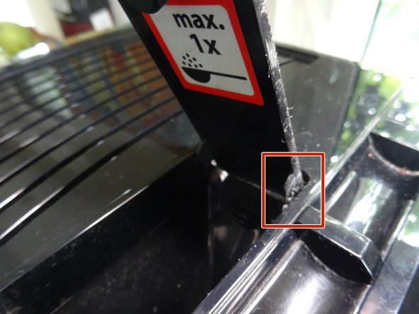 Melitta Caffeo Barista T öffnen, Pulverfachdeckel entfernen: crwdns2935265:03crwdnd2935265:02crwdnd2935265:03crwdne2935265:0