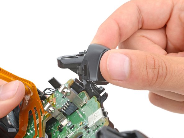 Scuf Instinct Pro Triggers Replacement, Remove the triggers: 手順 19、 3の画像 2