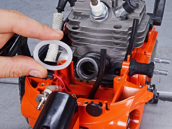 Echo Chain Saw CS4910 2020 Piston Assembly Replacement, Remove the bellows holder: crwdns2935265:025crwdnd2935265:03crwdnd2935265:03crwdne2935265:0