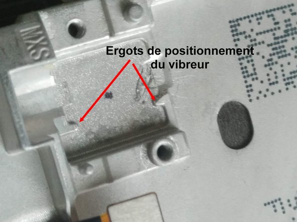 Xiaomi Redmi Go Screen and Battery Replacement, Remove the Vibrator: crwdns2935265:010crwdnd2935265:02crwdnd2935265:02crwdne2935265:0