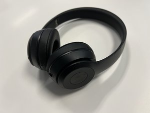 Beats solo pro online power button