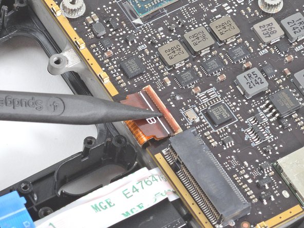 Steam Deck Front Shell Replacement, Disconnect the display: crwdns2935265:057crwdnd2935265:02crwdnd2935265:03crwdne2935265:0