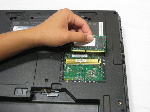 IBM ThinkPad A30 RAM Replacement: crwdns2935265:04crwdnd2935265:02crwdnd2935265:02crwdne2935265:0