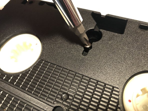 How to Fix a Damaged VHS Tape: crwdns2935265:013crwdnd2935265:02crwdnd2935265:03crwdne2935265:0