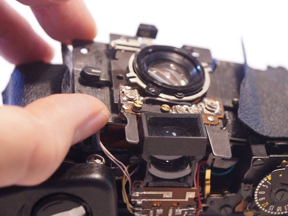 Lomo LC-A sticky shutter repair, Front Assembly removal: crwdns2935265:014crwdnd2935265:02crwdnd2935265:03crwdne2935265:0