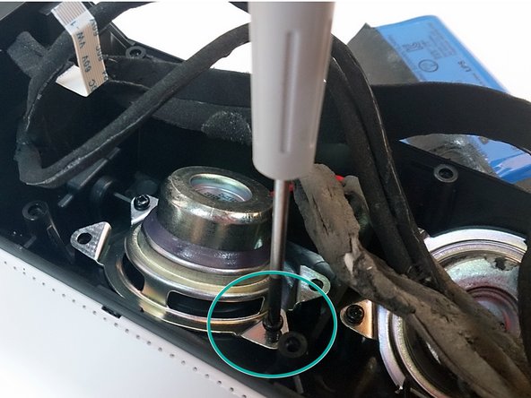 Sound BlasterAxx AXX 200 Teardown, Taking out the drivers: crwdns2935265:07crwdnd2935265:02crwdnd2935265:03crwdne2935265:0