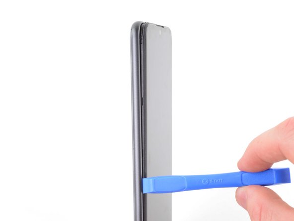 Motorola Moto E6 Plus Loudspeaker Replacement, Unclip the left edge: crwdns2935265:04crwdnd2935265:02crwdnd2935265:02crwdne2935265:0