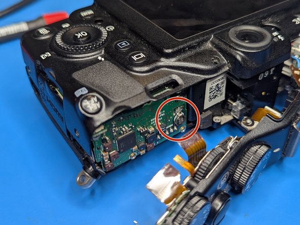 Nikon coolpix P7000 internal memory battery Replacement, Off with the top: crwdns2935265:07crwdnd2935265:02crwdnd2935265:02crwdne2935265:0