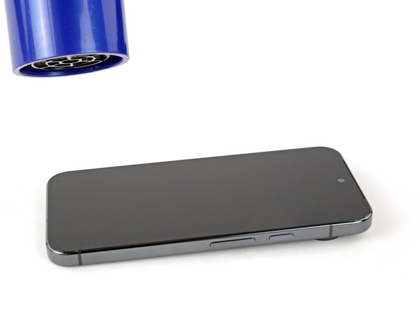 Google Pixel 10 Pro Screen Replacement, Heat the screen: crwdns2935265:03crwdnd2935265:03crwdnd2935265:03crwdne2935265:0