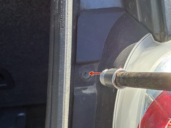 Fiat Stop Light Replacement, Stop Light: step 5, image 3 of 3