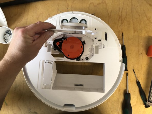 Xiaomi ROBOROCK S50200 complete disassembly, Removing the laser cover: crwdns2935265:05crwdnd2935265:02crwdnd2935265:03crwdne2935265:0
