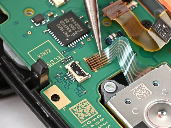 Joy-Con 2 (Right) Joystick Replacement, Connect the cables: crwdns2935265:034crwdnd2935265:01crwdnd2935265:03crwdne2935265:0