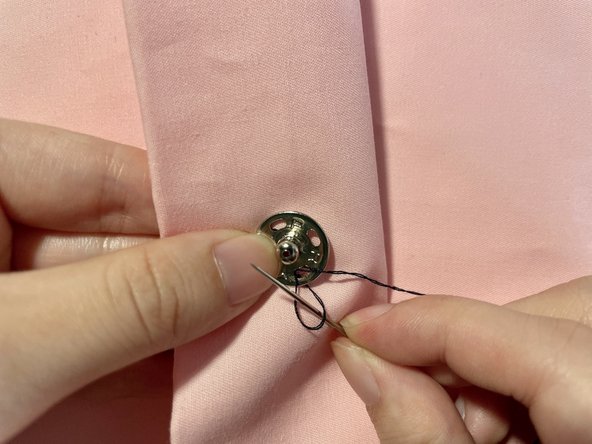 How to Sew On A Press Stud: crwdns2935265:07crwdnd2935265:03crwdnd2935265:03crwdne2935265:0