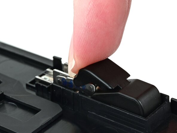 Nintendo Switch 2 Kickstand Replacement, Install the upper hinge covers: crwdns2935265:027crwdnd2935265:02crwdnd2935265:03crwdne2935265:0