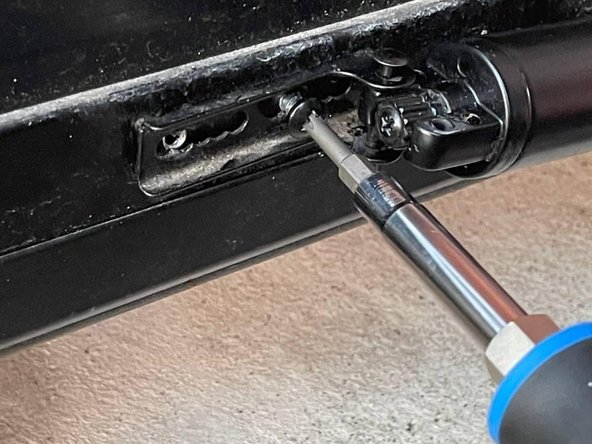 Pneumatic Door Closer Replacement: crwdns2935265:03crwdnd2935265:02crwdnd2935265:03crwdne2935265:0