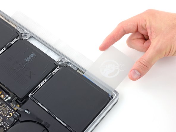 MacBook Pro 13" 2022 (M2) Battery Replacement, Insert a plastic card: crwdns2935265:031crwdnd2935265:03crwdnd2935265:03crwdne2935265:0