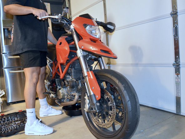 2009 Ducati Hypermotard 1100 Oil Replacement: crwdns2935265:03crwdnd2935265:02crwdnd2935265:02crwdne2935265:0