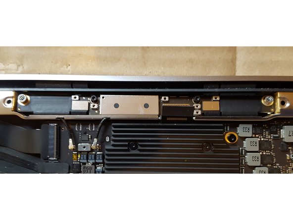 MacBook Air 13" Retina Display 2020 Display Assembly Replacement: crwdns2935265:010crwdnd2935265:02crwdnd2935265:02crwdne2935265:0