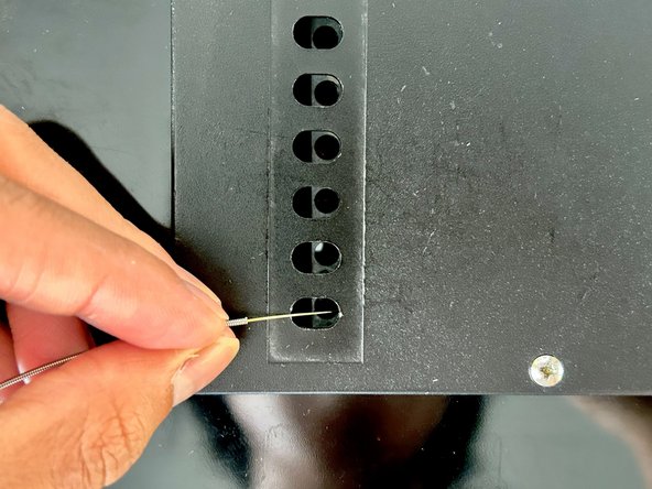 Replacing Strings on Floating Tremolo Bridge Guitar: crwdns2935265:03crwdnd2935265:02crwdnd2935265:02crwdne2935265:0